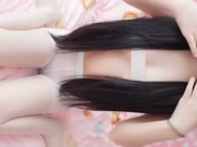 可愛粉紅女子手淫自拍